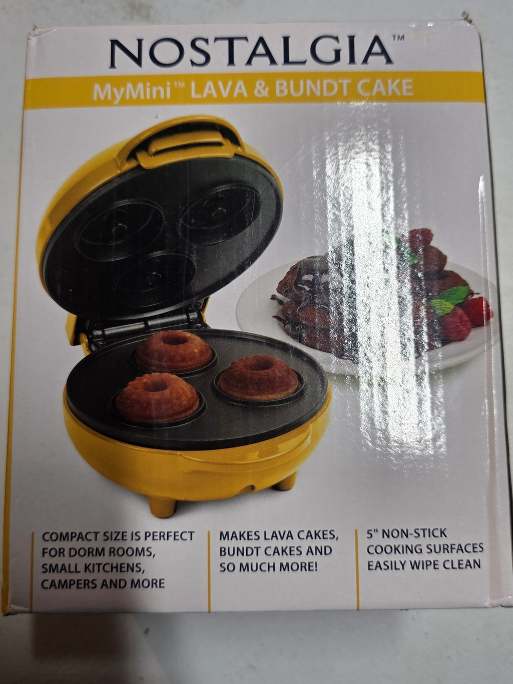 Nostalgia MyMini Lava & Bundt Cake Maker - Yellow